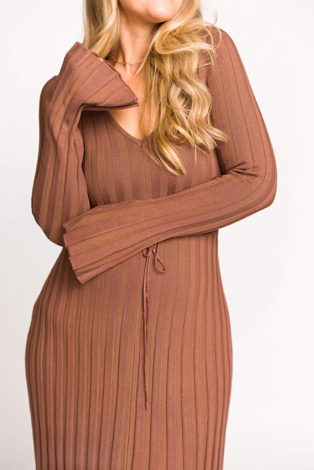 Hadley Long Sleeve V-Neck Knit Maxi Dress in Cocoa