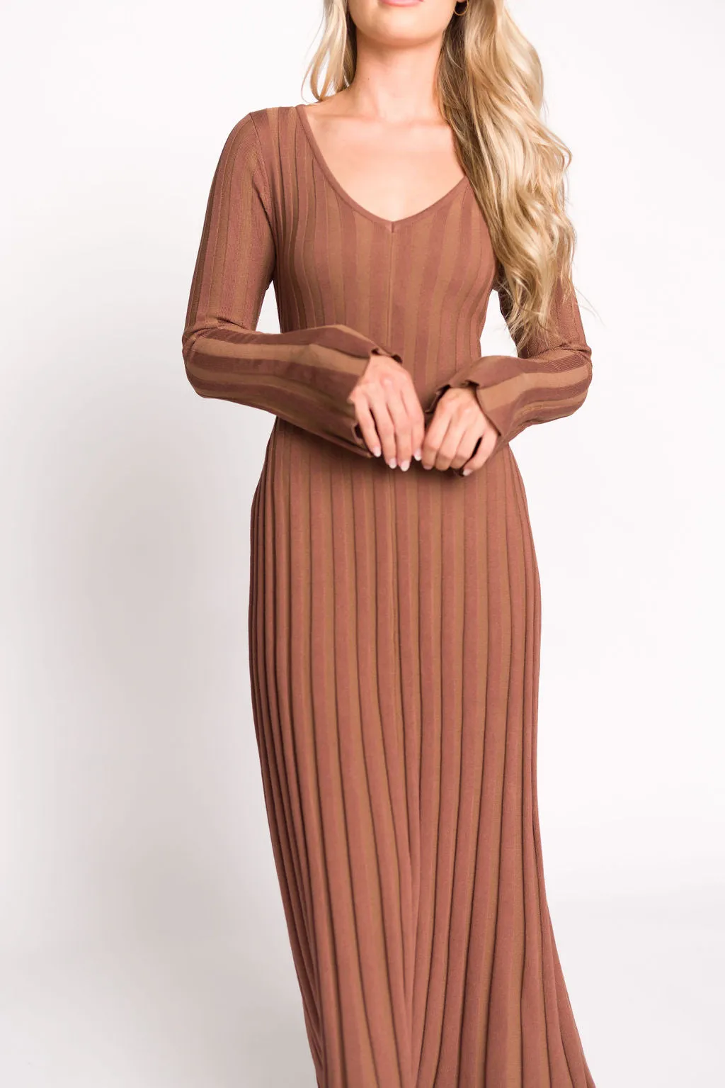 Hadley Long Sleeve V-Neck Knit Maxi Dress in Cocoa