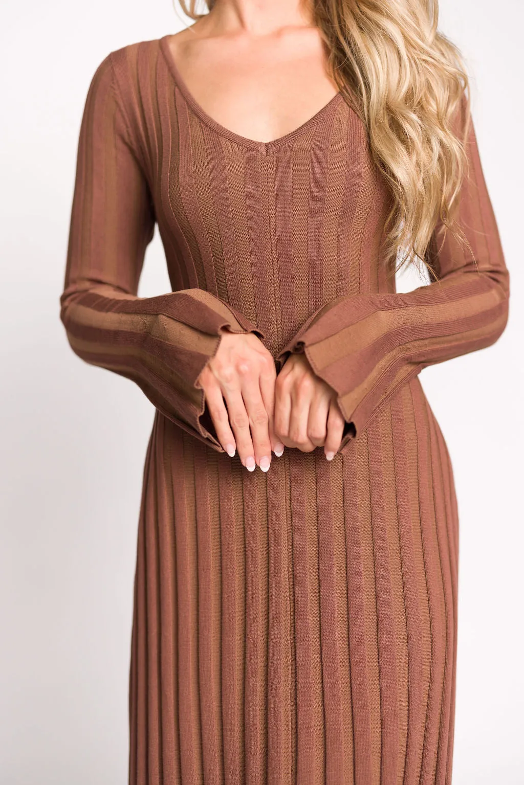 Hadley Long Sleeve V-Neck Knit Maxi Dress in Cocoa