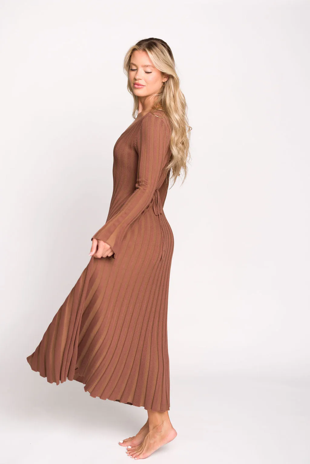 Hadley Long Sleeve V-Neck Knit Maxi Dress in Cocoa