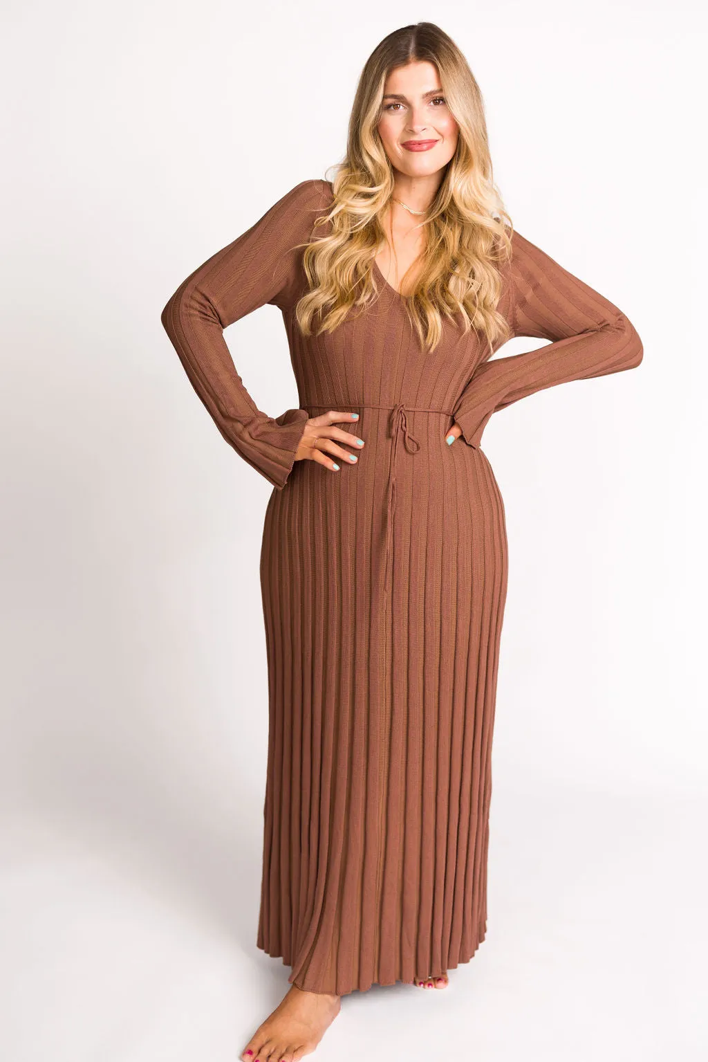 Hadley Long Sleeve V-Neck Knit Maxi Dress in Cocoa